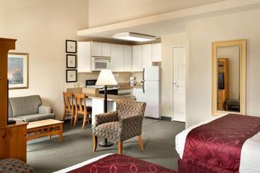 هتل Baymont By Wyndham Wichita East