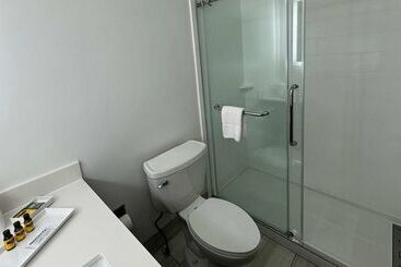 هتل Best Western Plus Hannaford Inn & Suites