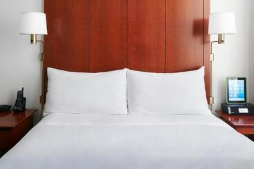 Club Quarters Hotel Wacker At Michigan, Chicago