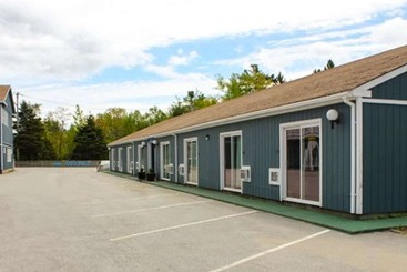 هتل Colonial Inn Ellsworth