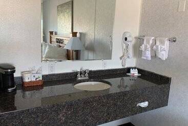 هتل Fairbridge Inn & Suites Williston