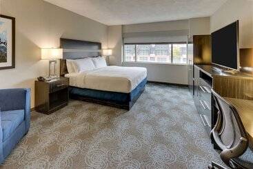 هتل Doubletree By Hilton St. Louis Forest Park