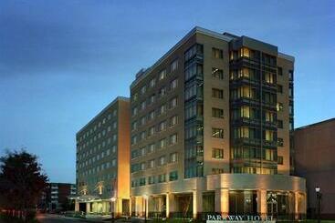 هتل Doubletree By Hilton St. Louis Forest Park