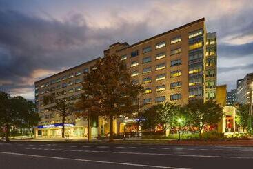 هتل Doubletree By Hilton St. Louis Forest Park