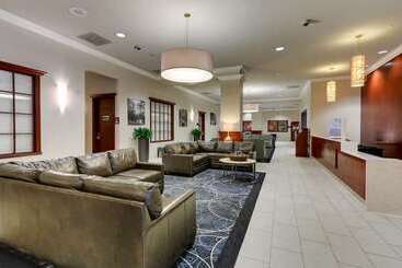 هتل Doubletree By Hilton St. Louis Forest Park