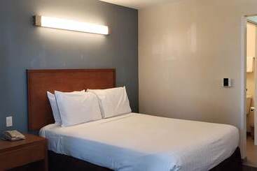 هتل Good Nite Inn Camarillo