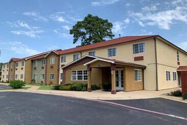 هتل Hometown Inn & Suites
