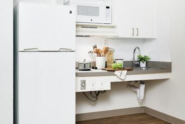 هتل Intown Suites Extended Stay Houston Tx   Hobby Airport