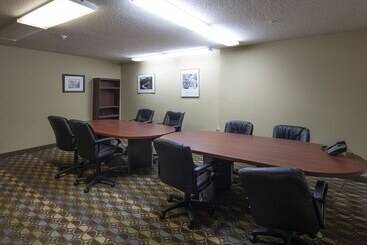 هتل Intown Suites Extended Stay Marietta Ga   Roswell Rd
