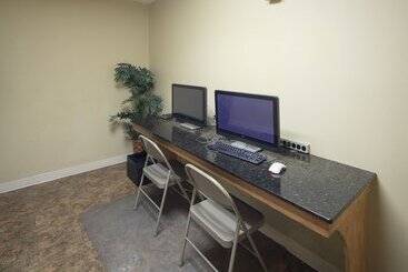 هتل Intown Suites Extended Stay Marietta Ga   Roswell Rd