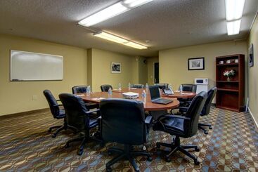 هتل Intown Suites Extended Stay Marietta Ga   Roswell Rd