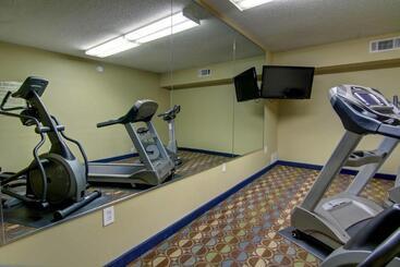 هتل Intown Suites Extended Stay Marietta Ga   Roswell Rd