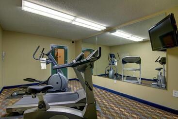 هتل Intown Suites Extended Stay Marietta Ga   Roswell Rd