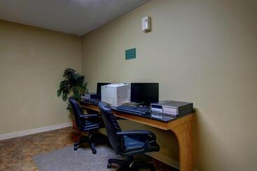 هتل Intown Suites Extended Stay Marietta Ga   Roswell Rd