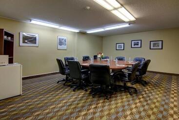 هتل Intown Suites Extended Stay Marietta Ga   Roswell Rd