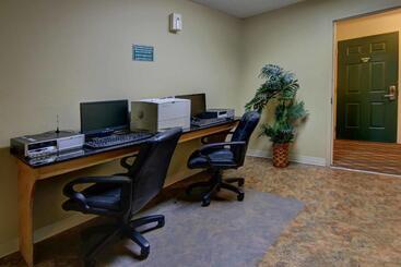 هتل Intown Suites Extended Stay Marietta Ga   Roswell Rd