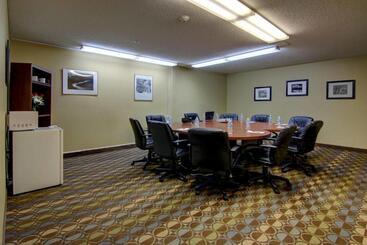 هتل Intown Suites Extended Stay Marietta Ga   Roswell Rd