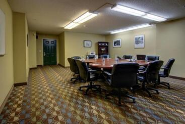 هتل Intown Suites Extended Stay Marietta Ga   Roswell Rd