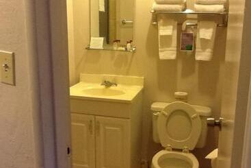 هتل Knights Inn & Suites By Sonesta Pecos