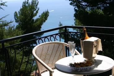 هتل La Riserva Di Castel D Appio Charme & Relax