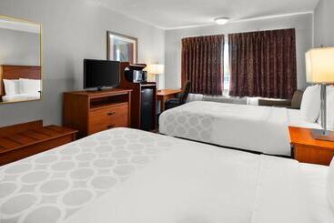 Magnuson Hotel Detroit Metro Airport