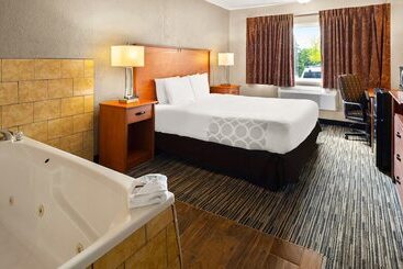 Magnuson Hotel Detroit Metro Airport
