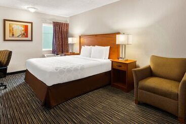Magnuson Hotel Detroit Metro Airport