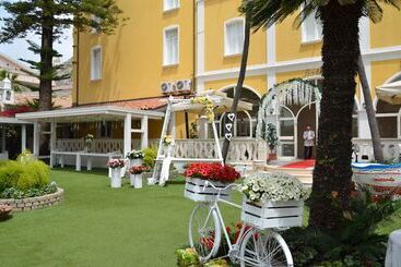 هتل Mediterraneo Palace