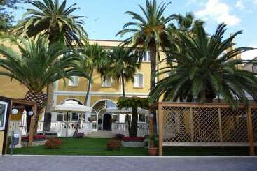 هتل Mediterraneo Palace
