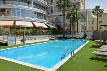 هتل Mediterraneo Palace
