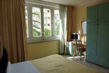 هتل Mediterraneo Palace