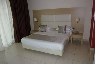 هتل Mediterraneo Palace