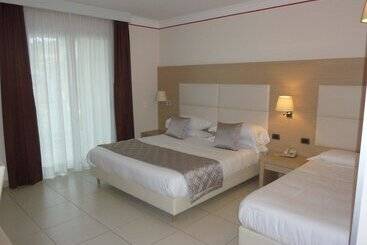 هتل Mediterraneo Palace