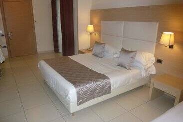 هتل Mediterraneo Palace