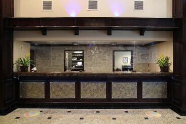 هتل Oxford Suites Spokane Downtown
