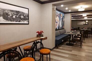 هتل Oxford Suites Spokane Downtown