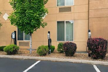 هتل Oxford Suites Spokane Valley