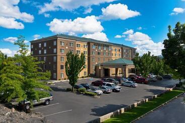 هتل Oxford Suites Spokane Valley