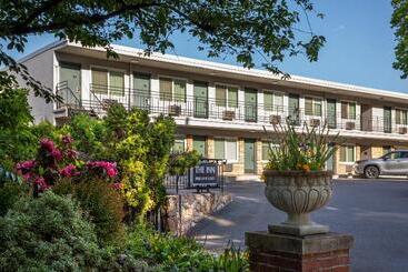 هتل Park Lane Suites & Inn
