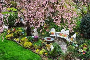 هتل Pettigru Place Bed & Breakfast
