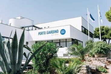 Porto Giardino, Cdshotels