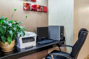 هتل Quality Inn & Suites Davenport Near I 80