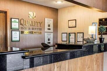 هتل Quality Inn & Suites Davenport Near I 80