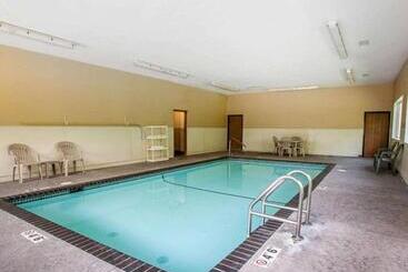 هتل Quality Inn & Suites Davenport Near I 80