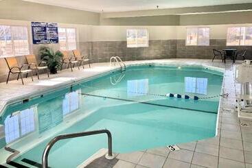 هتل Red Roof Inn & Suites Omaha  Council Bluffs