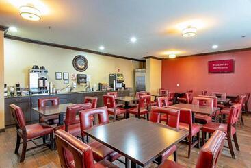 هتل Red Roof Inn & Suites Omaha  Council Bluffs
