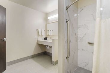 هتل Suburban Studios Lavale   Cumberland