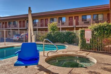 هتل The Views Inn Sedona