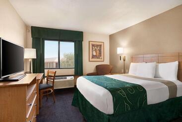 هتل Travelodge By Wyndham Pecos
