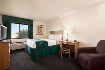 هتل Travelodge By Wyndham Pecos